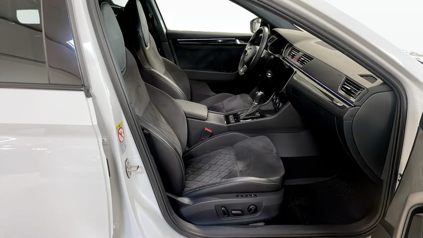Bild 3 av Škoda Superb Kombi 2.0 TSI 4x4 Sport Line 272Hk /Kamera /Drag /Canton
