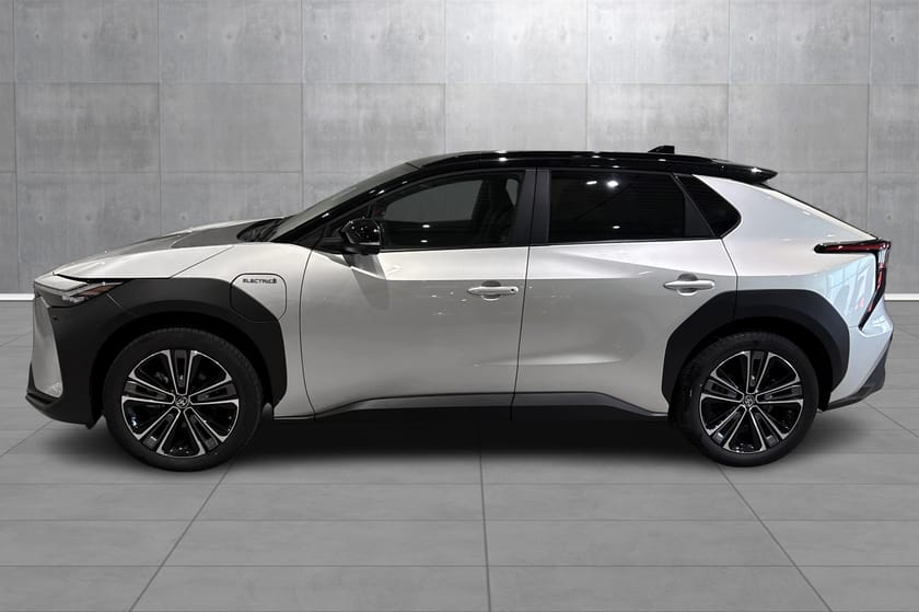 Bilde 2 av Toyota bZ4X AWD Active Tech Bitone, glasstak, h-feste, kamera
