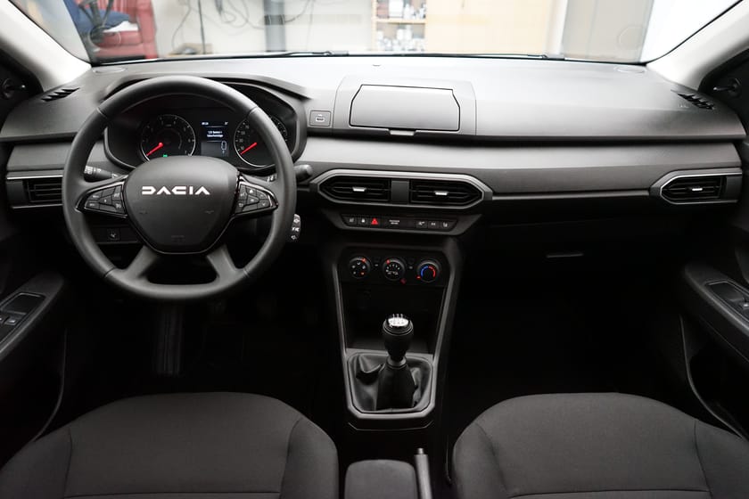 Bild 5 av Dacia Sandero TCe 90 essential – Parkeringsassistans bak | Farthållare