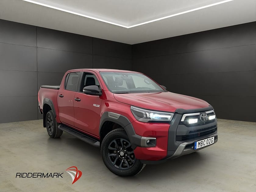 Bild 1 av Toyota Hilux Dubbelhytt Invincible 2.8 4WD JBL Drag Diff MOMS Nyservad