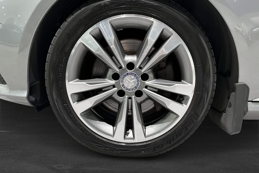 Bild 5 av Mercedes-Benz E 250 BlueTEC 4MATIC Fullservad Drag LED strålkastare