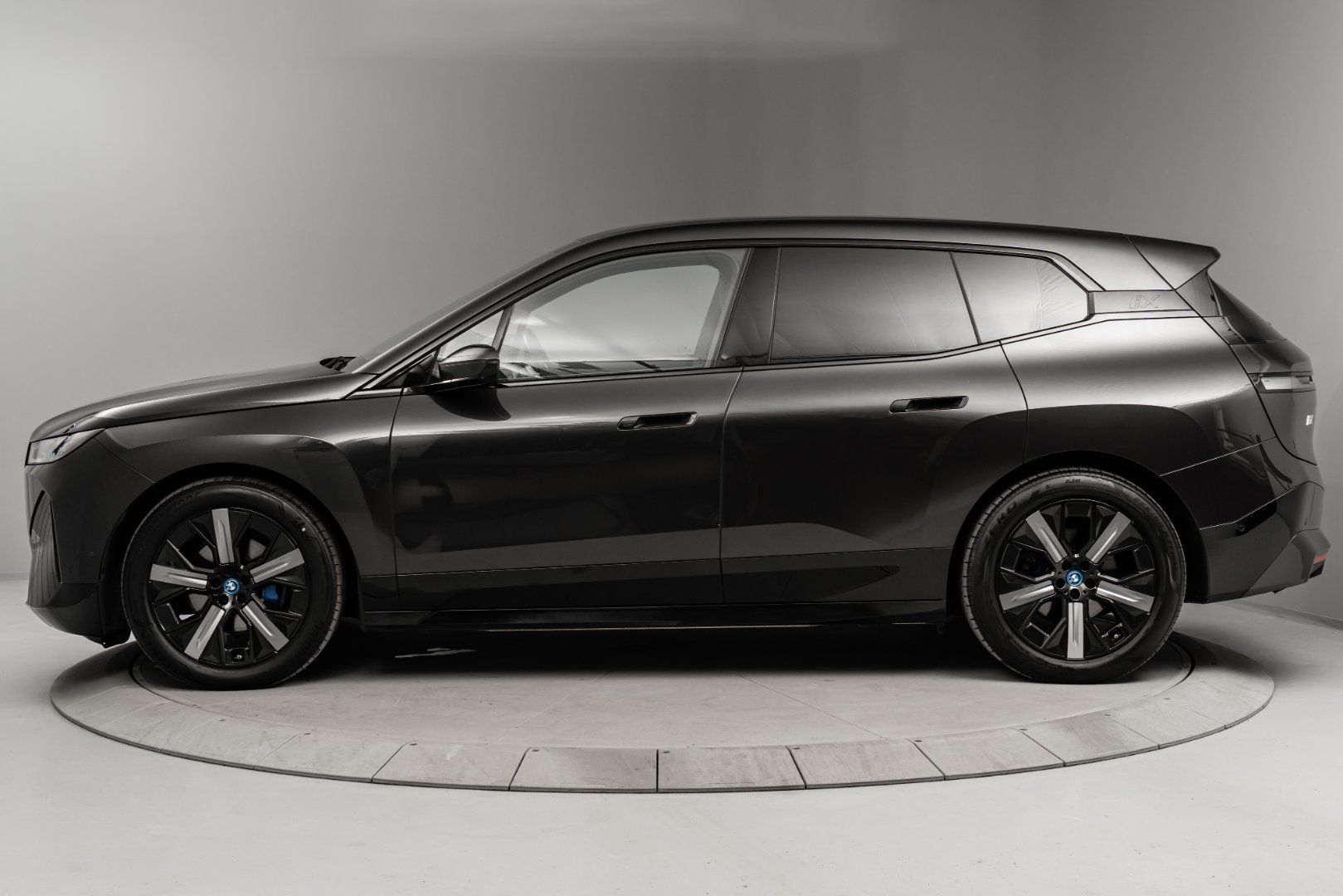 BMW iX xDrive50, 524hp, 2023