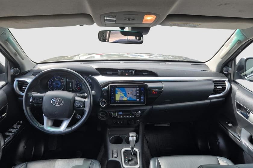 Bild 2 av Toyota Hilux Dubbelhytt D-CAB 2,4D AUTO 4WD PREMIUM SKINNKLÄDSEL