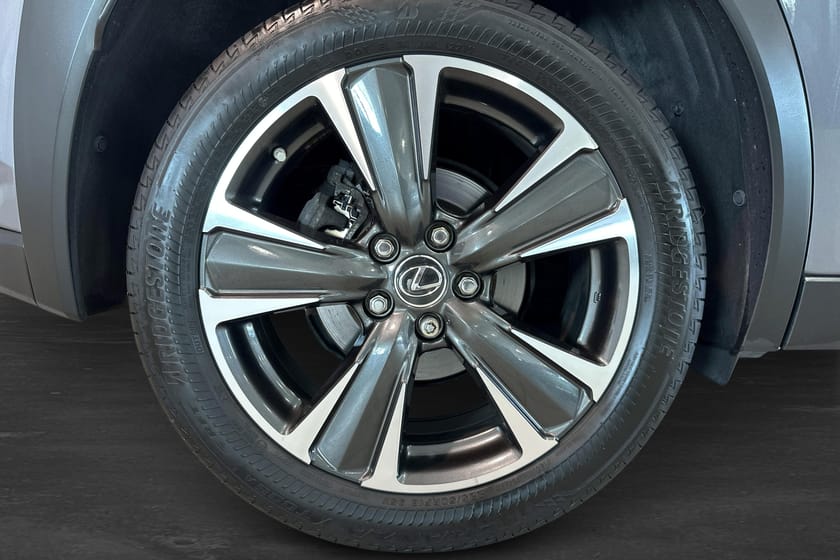 Bild 2 av Lexus UX 250h E-Four / Premium