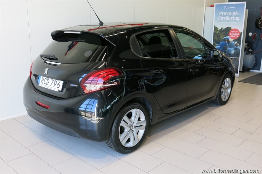 Bild 4 av Peugeot 208 1.2 82hk Style Panorama V-Hjul