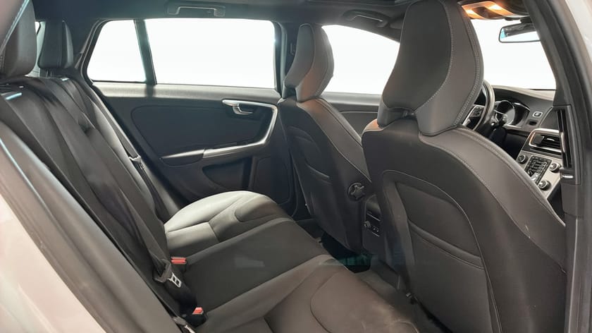 Bild 5 av Volvo V60 D4 Momentum Business Edition / Drag /Pano