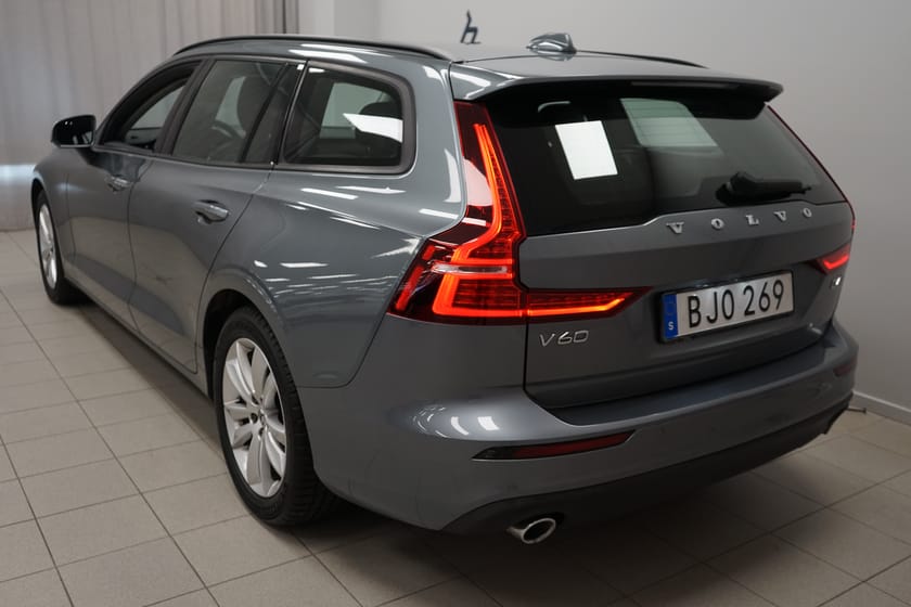 Bild 3 av Volvo V60 D4 AWD Momentum Edition | Förarstol elmanövrerad | Dragkrok halvautomatisk