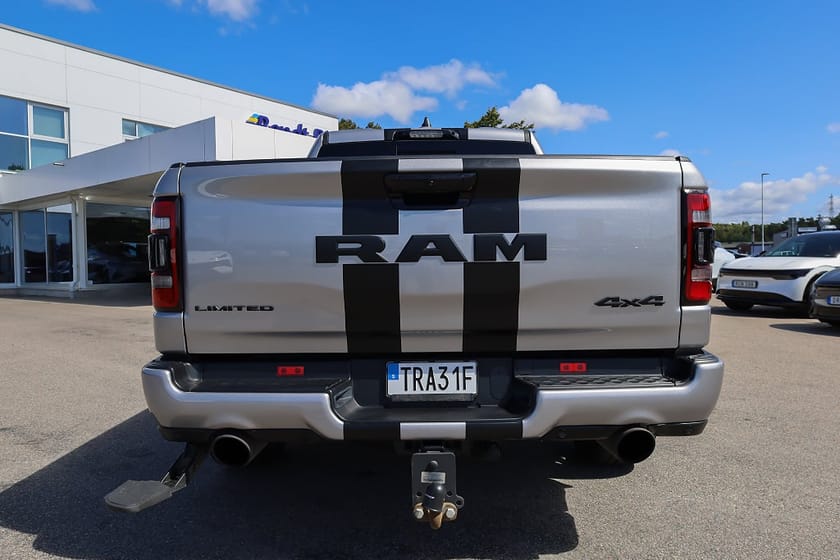 Bild 5 av RAM 1500 Crew Cab 5.7 V8 HEMI / Sportavgassystem/ Limited Night edi.