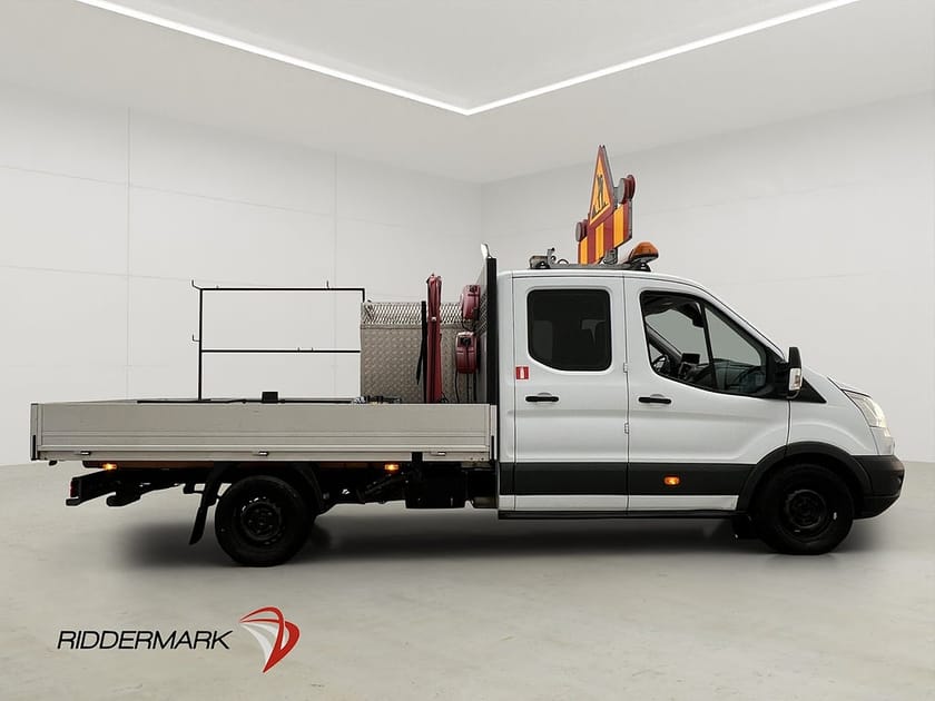 Bild 2 av Ford Transit 350 Chassi Dubbelhytt KRANBIL Värm Drag B-Kam Moms