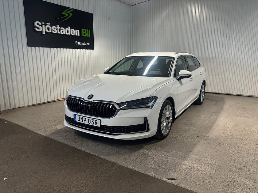 Bild 1 av Škoda Superb iV Kombi Skoda K Selection Explore Edition Cockpit/Drag/Nav/Värmare