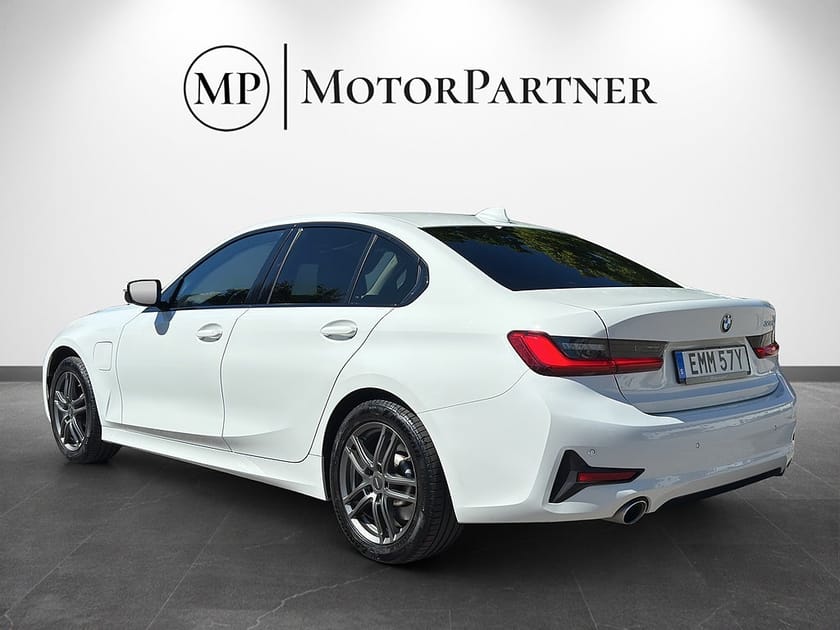 Bild 5 av BMW 330e Sedan Plug-in hybrid Sport Line Navi Cockpit Euro 6