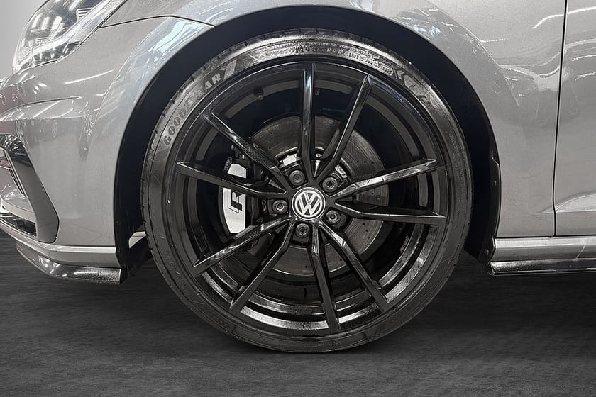Bild 2 av Volkswagen Golf Variant R 2.0 TSI OPF 4Motion (301hk) Pano Kamera Pdc