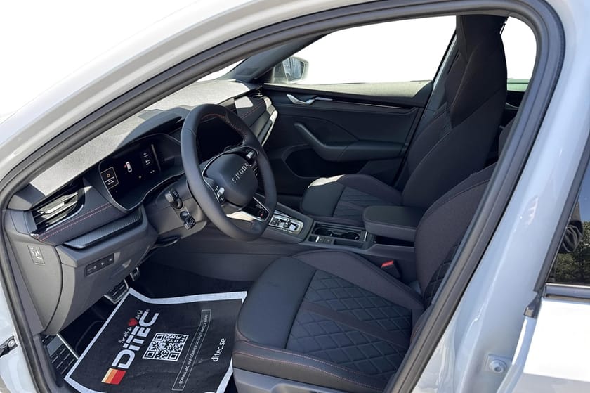 Bild 4 av Škoda Octavia Kombi RS 2,0 TSI 265 Hk 7 vxl DSG Drag värmare