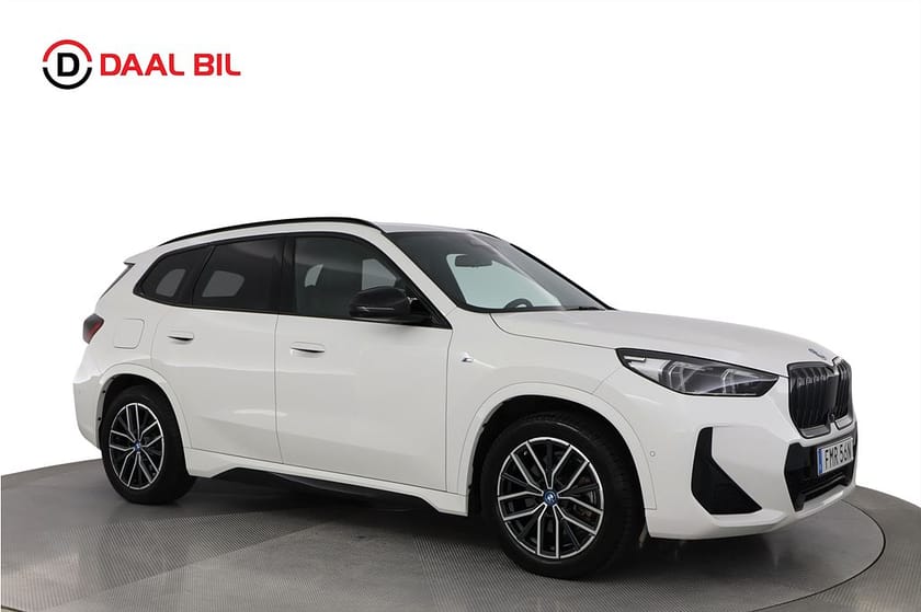 Bild 4 av BMW iX1 xDrive30 64,7 kWh 306HK M-SPORT DRAG P-VÄRM HUD 3D-VIEW