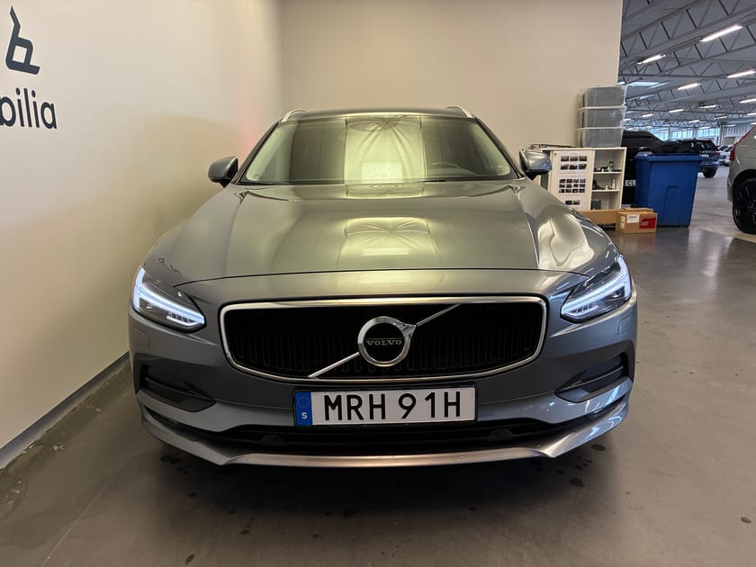 Bild 2 av Volvo V90 D4 Momentum Advanced SE II / Keyless / Dragkrok / Navigation / Backkamera /