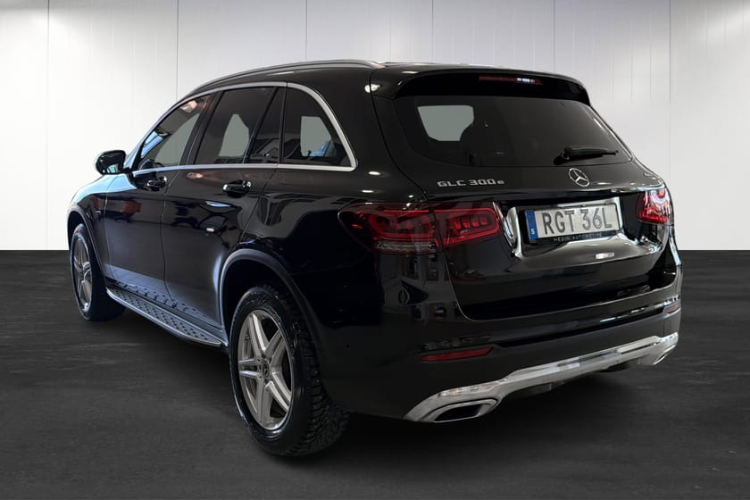 Bild 4 av Mercedes-Benz GLC 300 e 4MATIC AMG Line / Panorama / Drag / Burmester