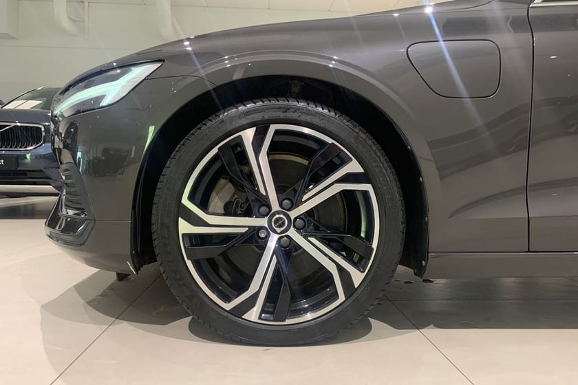 Bild 5 av Volvo V60 Recharge T6 Core Edition | Drag | H&K | 19''