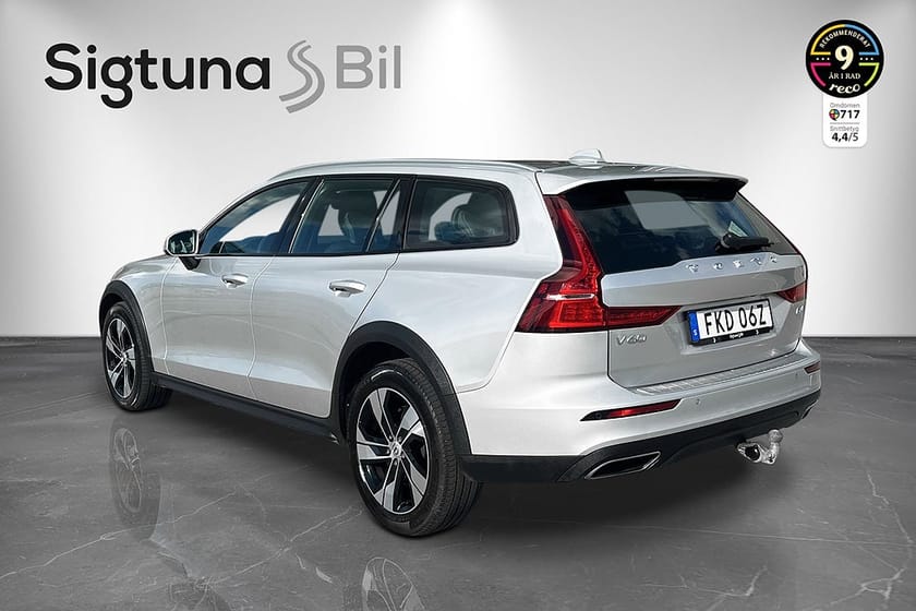 Bild 3 av Volvo V60 Cross Country B4 AWD Pro Edition / B-kamera / Drag / Värmare / 197hk