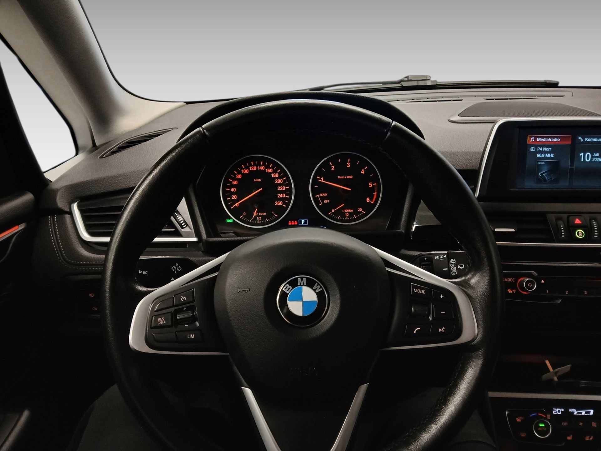 BMW M2 xDrive Active Tourer 2018, bild 6/13