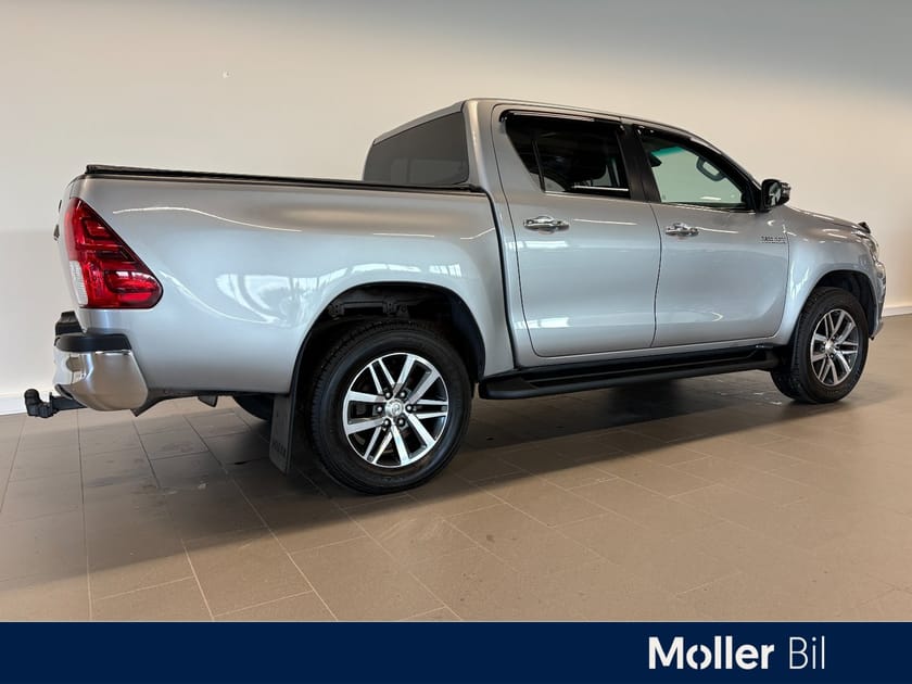 Bilde 3 av Toyota Hilux Dobbelcab D-4D 150hk D-Cab 4WD SR+ aut