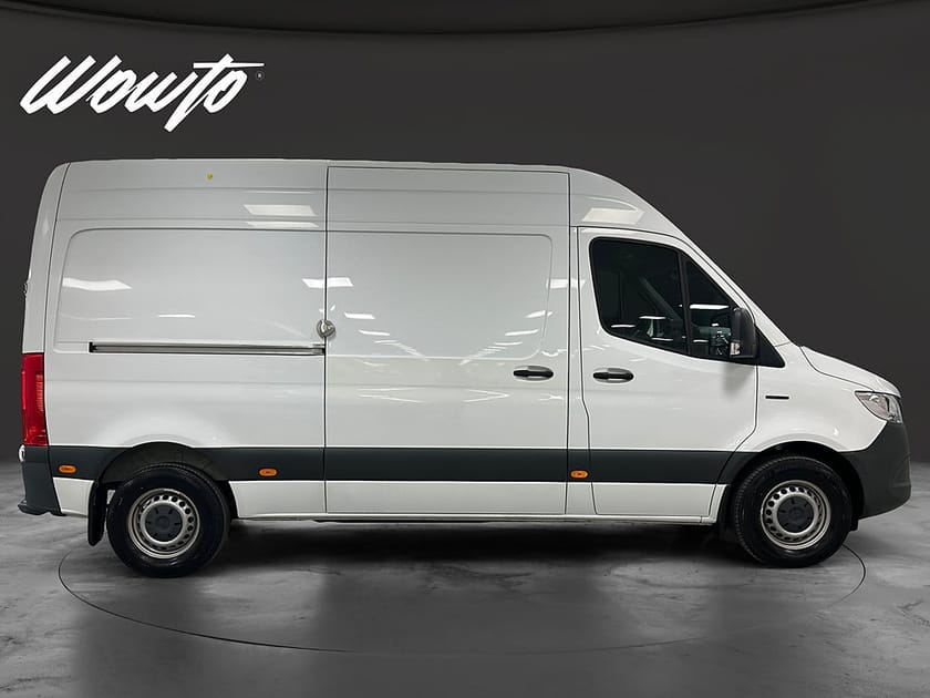 Bild 3 av Mercedes-Benz eSprinter 55 kWh L2H2 / V-inredd / Moms