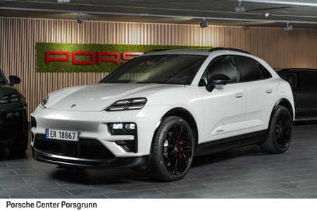 Porsche Macan Turbo Burmester/Rear-axel/Pano/Krok/Sport-chrono/HUD/+++