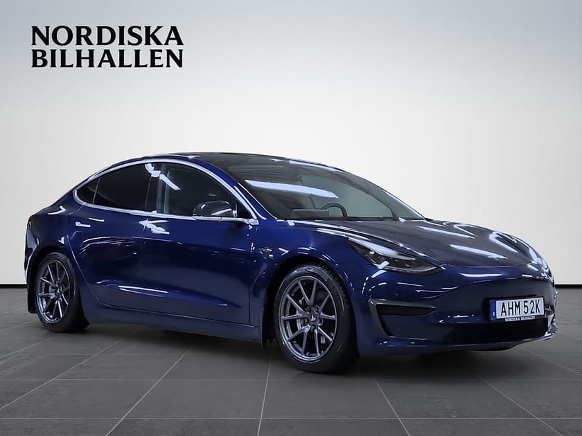 Bild 1 av Tesla Model 3 Standard Range Plus Pano