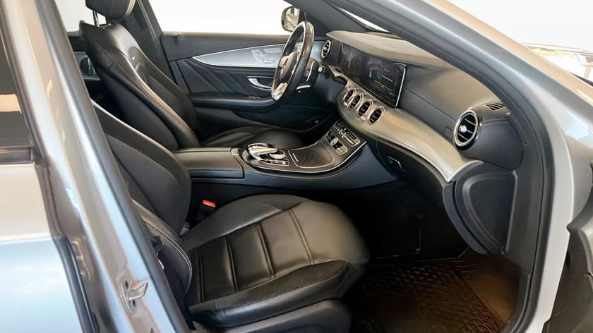 Bild 3 av Mercedes-Benz AMG E 53 T 4MATIC+ 435HK PANO HUD DRAG