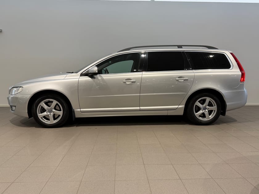 Bild 3 av Volvo V70 D4 Classic Momentum / Automatisk baklucka / 10 000kr tillbehör / sensorer /