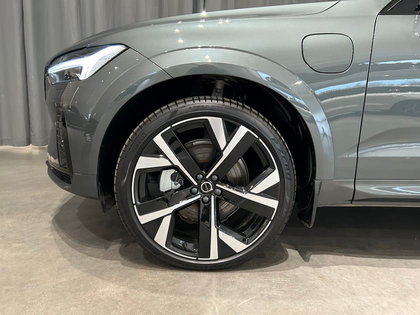 Bild 5 av Volvo XC60 T8 Plus Dark Nordic Edition *Luft-fj/360/B&W/22/Drag*