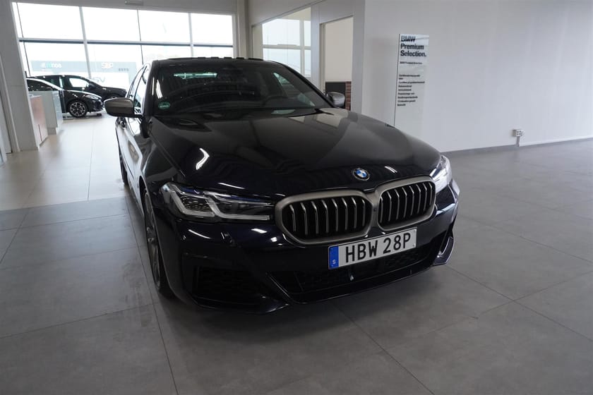 Bild 5 av BMW M550i xDrive Sedan Ultimate Edition Glastak Drag 20-Tum