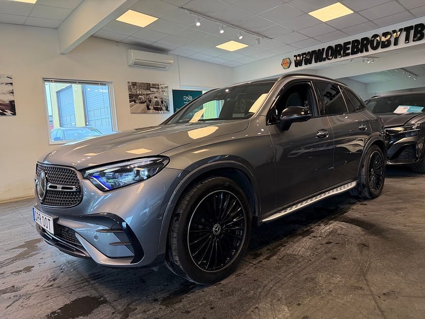 Bild 2 av Mercedes-Benz GLC 300 e 4MATIC AMG HUD Pano Drag Gps Luft Burmester Unik