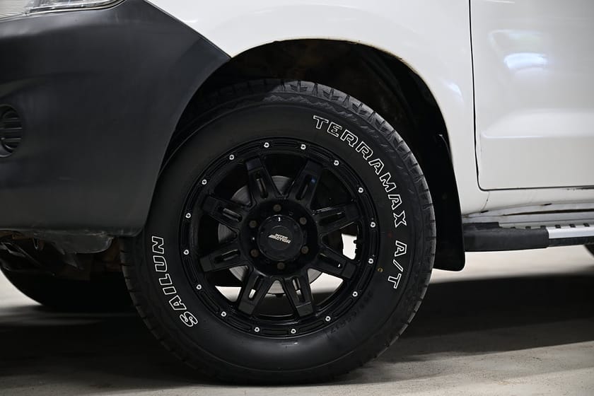 Bild 3 av Toyota Hilux Dubbelhytt 2.5 4x4 144HK Kåpa|Servicebil|Inredd|Drag|Värmare|Moms