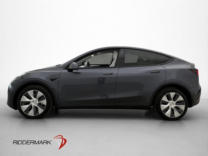 Bild 5 av Tesla Model Y Long Range AWD AP Pano Ljus-Interiör 1-Brukare