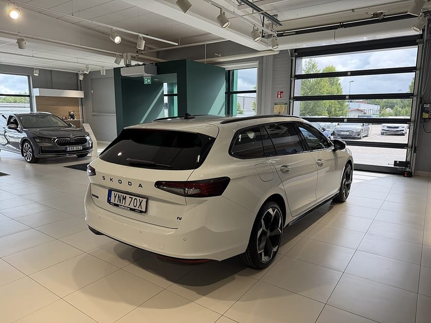 Bild 4 av Škoda Superb iV Kombi Skoda COMBI SPORTLINE 1,5 TSI 204 HK 6 VXL DSG
