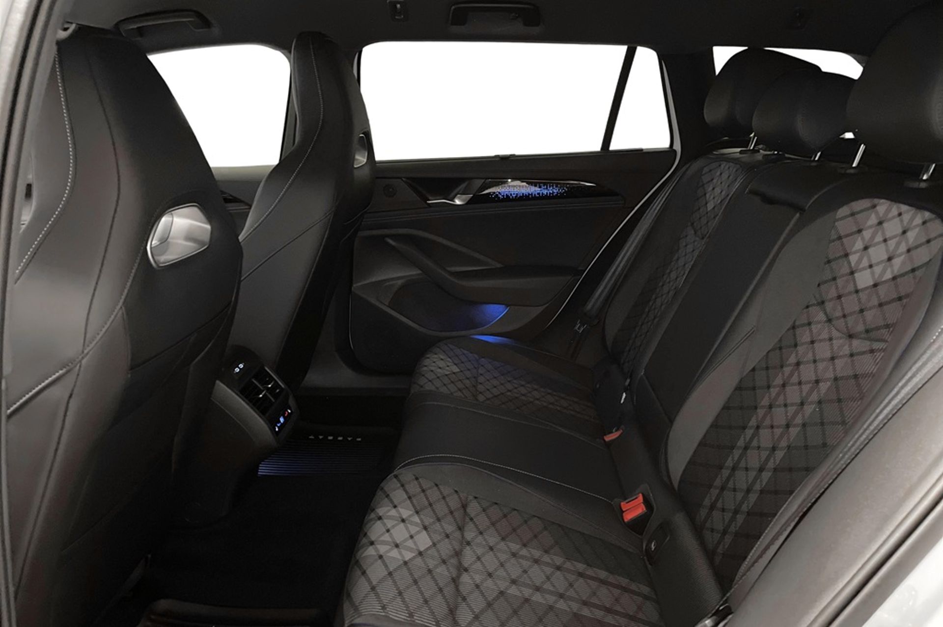 Volkswagen Passat 2025, kuva 5/10