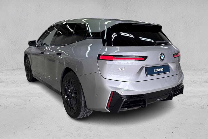 Bilde 3 av BMW iX xDrive60 Fully Charged |Luft| M-Pro| Harman| 360°kam| 22"