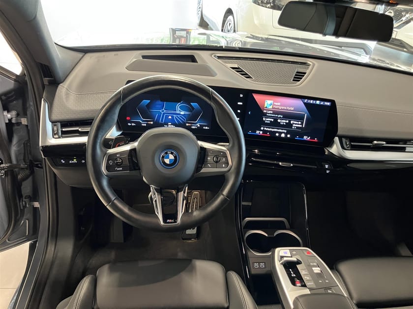 Bild 2 av BMW iX2 eDrive20 Edrive0 M Sport Innovation Fartpilot Head-Up Drag Navi Komfortöppning 360