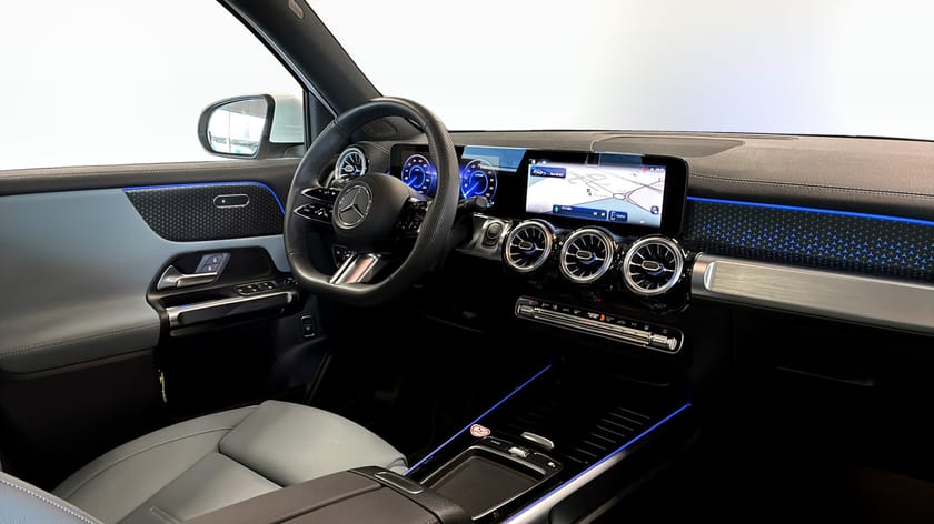 Bild 3 av Mercedes-Benz EQB 300 4MATIC AMG Line 7-Sits B-Kamera