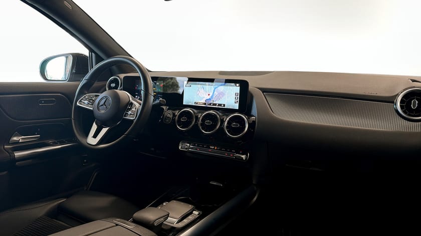 Bild 3 av Mercedes-Benz GLA 200 SE Edition Drag Navi