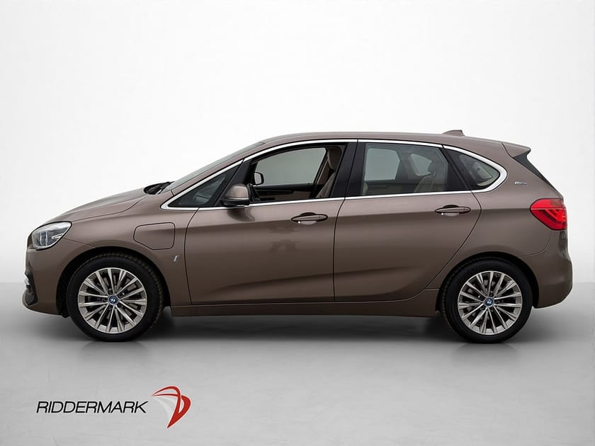 Bild 4 av BMW 225xe Active Tourer 225 xe Luxury Line HUD B-Kamera Halvskinn