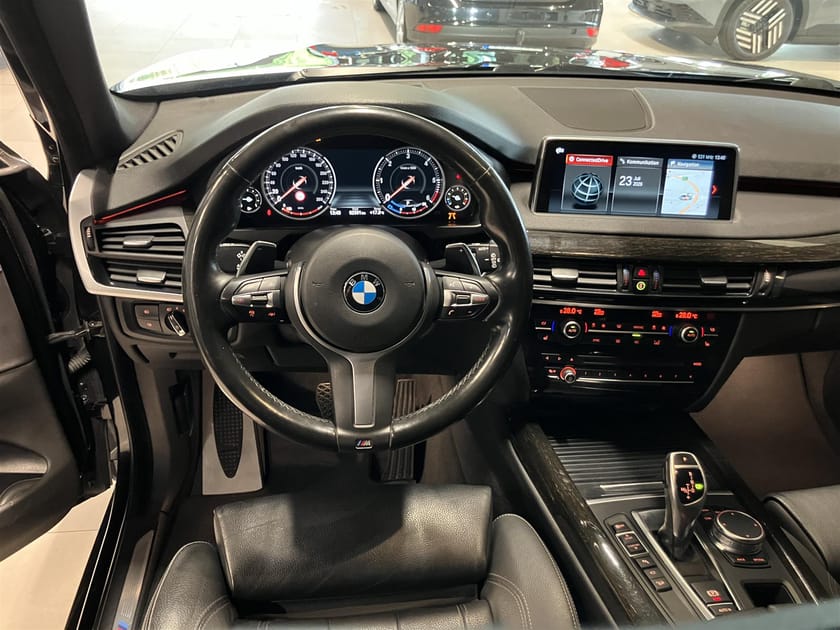 Bild 2 av BMW X5 xDrive30d xDrive 30d M Sport Drag Värmare H K Panorama Komfortstolar Adaptiv Farthållare Soft Close Kamera Navi