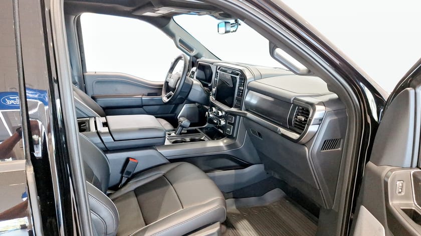 Bild 3 av Ford F-150 SuperCrew F150 MY25 LARIAT BLACK EDITION 5.0L V8 406HP