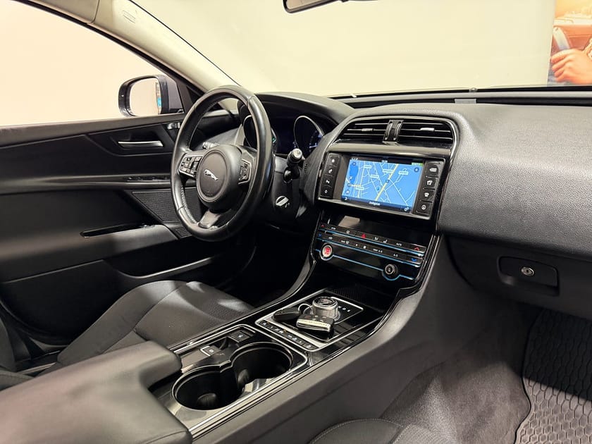 Bild 2 av Jaguar XE 20d Euro 6 Ny besiktigad!