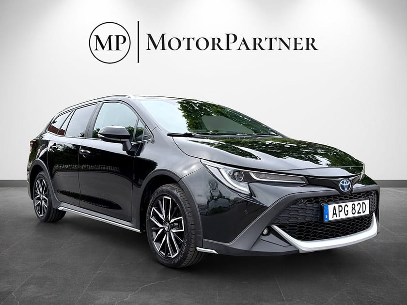 Bild 1 av Toyota Corolla TREK Hybrid e-CVT Navi Kamera Dragkrok Euro 6