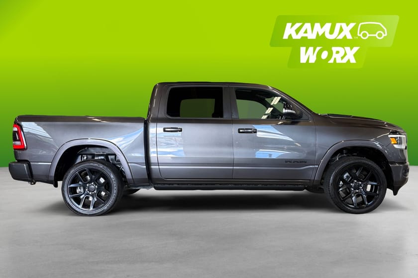 Bild 2 av RAM 1500 Crew Cab 5.7 V8 HEMI  Laramie Night Pano H/K Drag