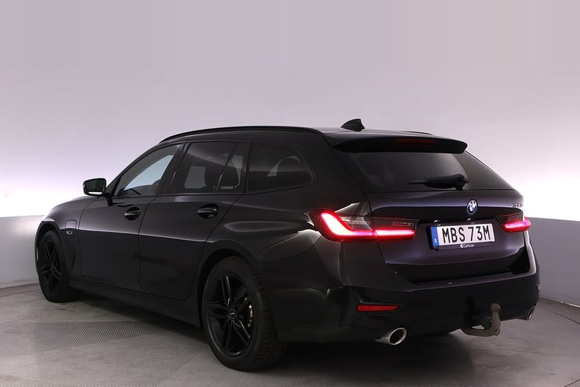 Bild 4 av BMW 330e Touring Sportline Drag Navi PDC CarPlayFarthållare