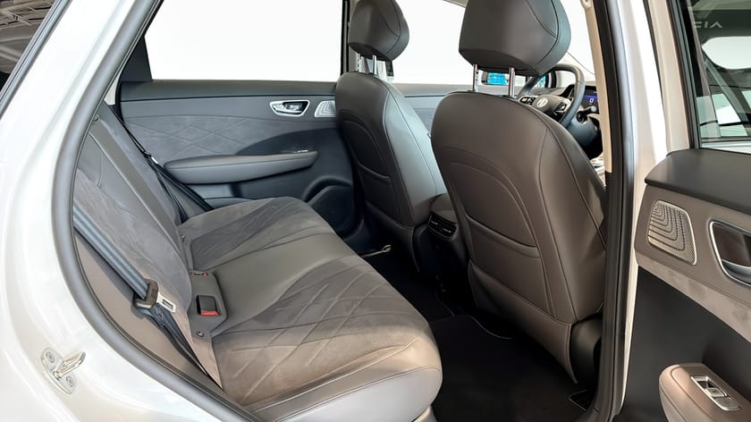 Bild 5 av MG S6 EV Dual Motor MGS6 LUXURY AWD 77KWH (BLACK) - ARCTIC WHITE