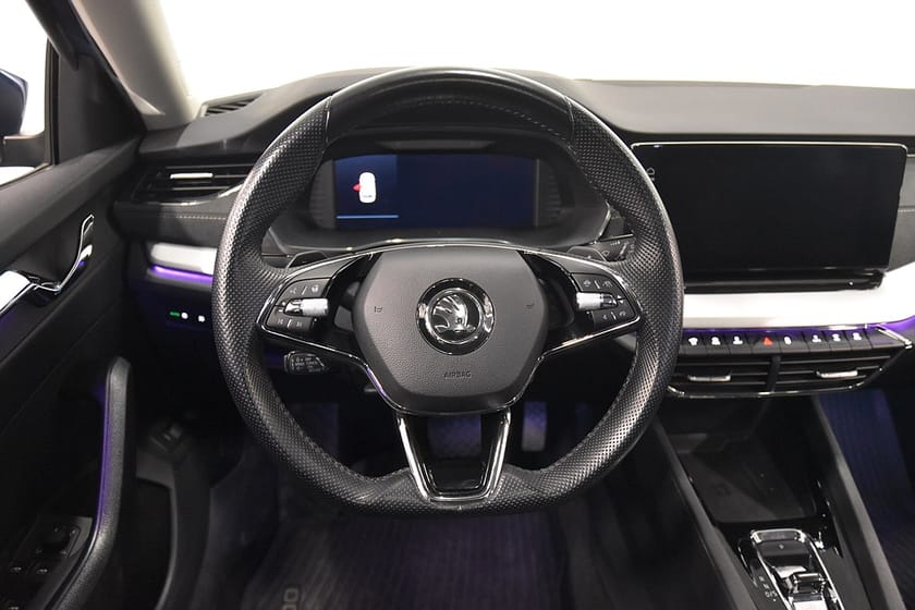 Bild 2 av Škoda Octavia Kombi iV Plug-in Cockpit Pano B-kam Navi Rattv 204hk