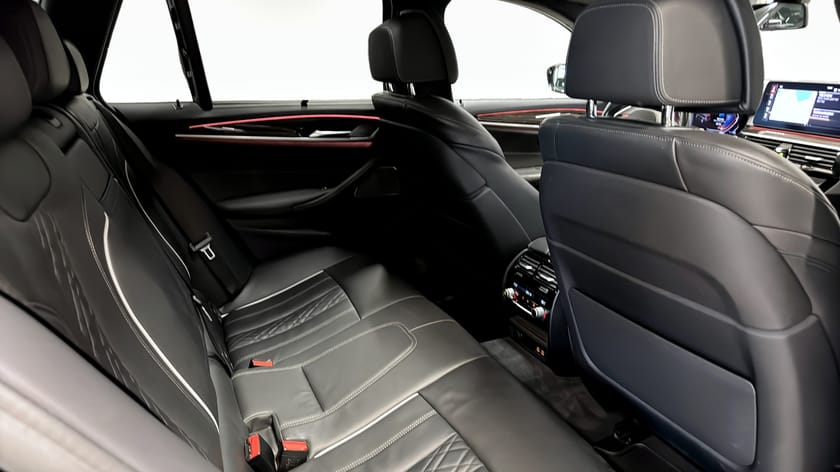 Bild 5 av BMW 530d xDrive Touring M-Sport Innovation Drag Panorama